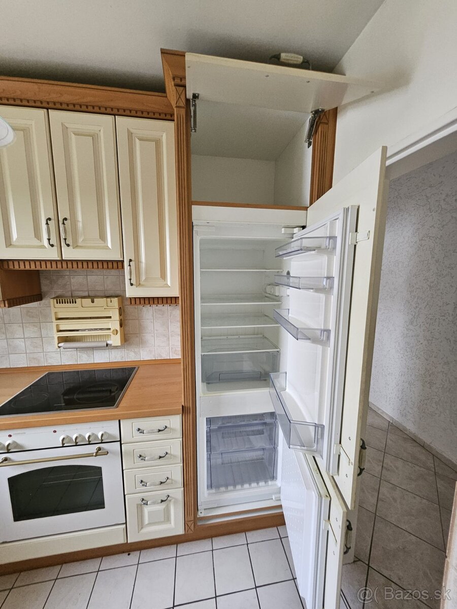 Moderní kuchyňská linka se spotřebiči - 8