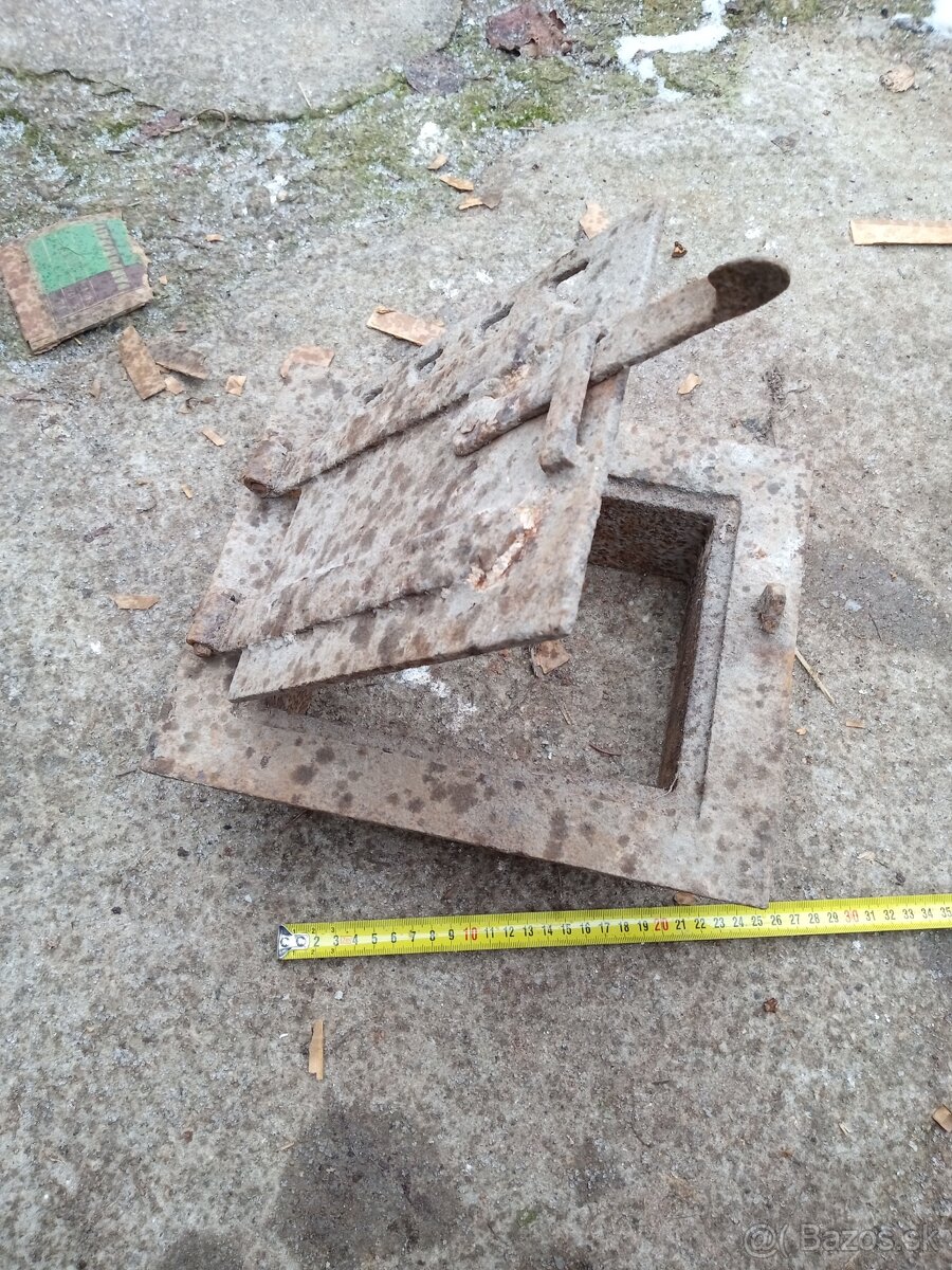 Staré masívne dvierka na pec - 8