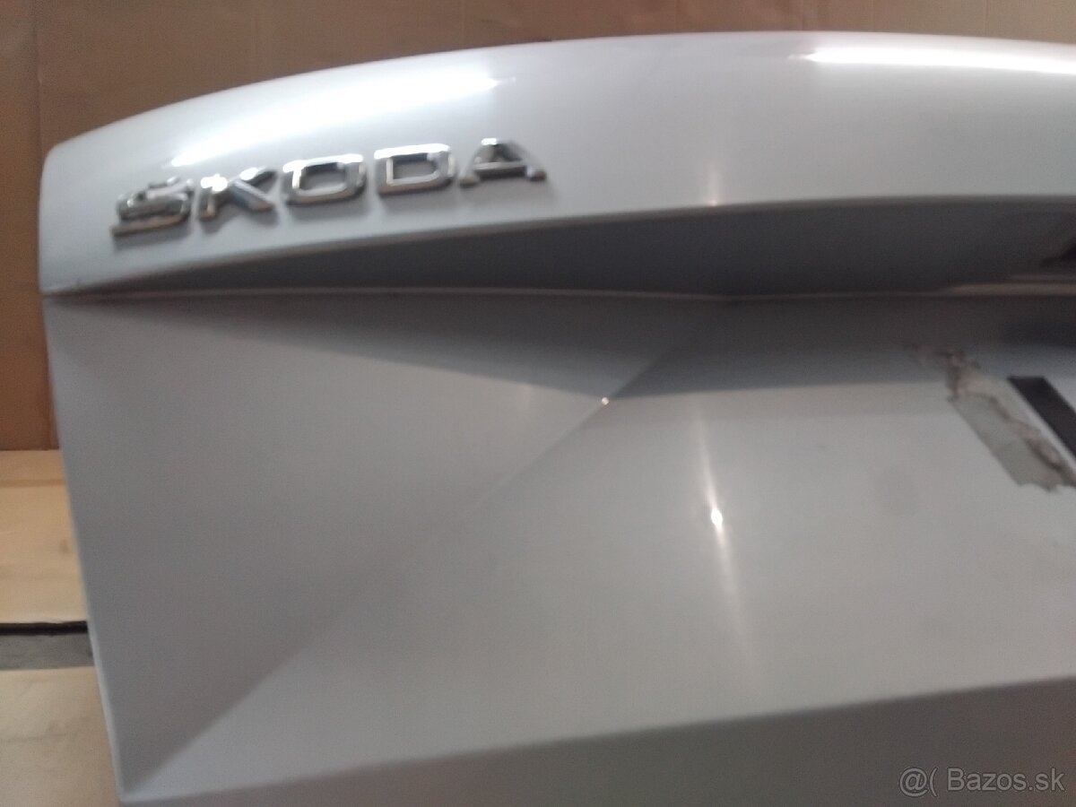 dvere kufra Octavia 3 - LA7W 8E8E - 8