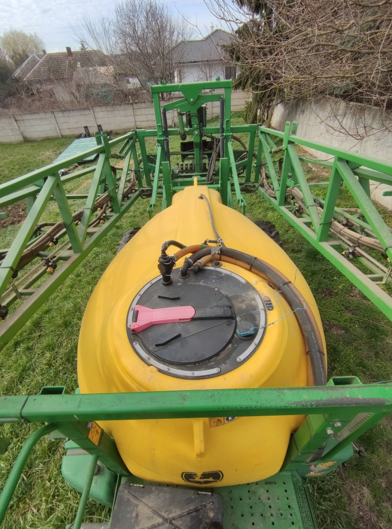 Na predaj postrekovač John Deere 732 - 8