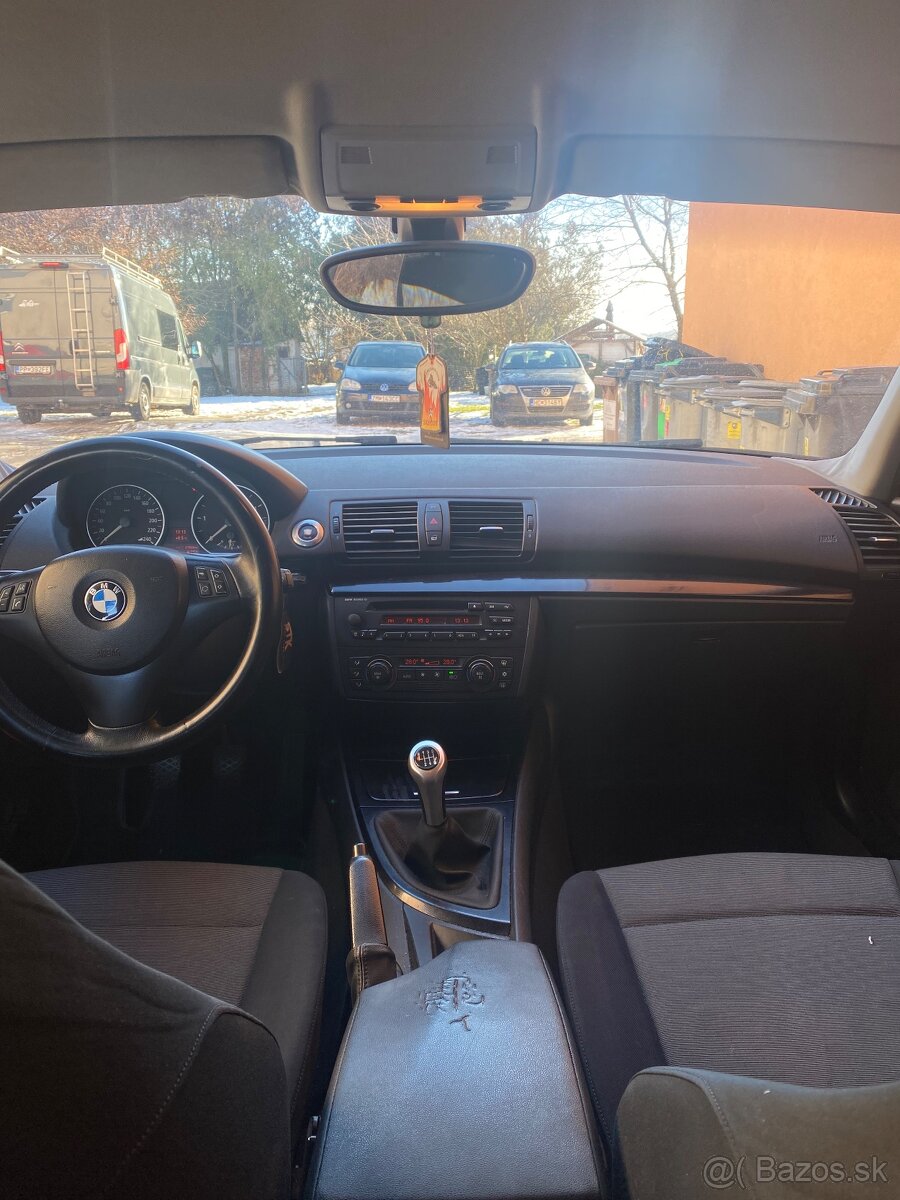 Predávam nepojazdné BMW E87 118d - 8
