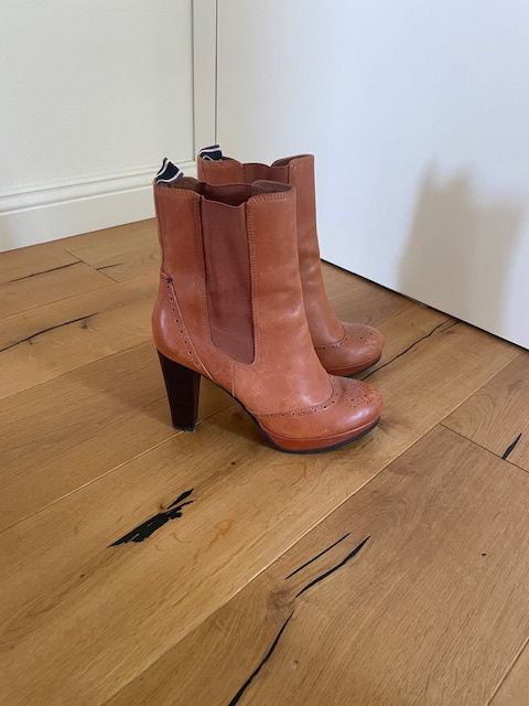 Predám štýlové celokožené topánky Tommy Hilfiger,velkost 40 - 8