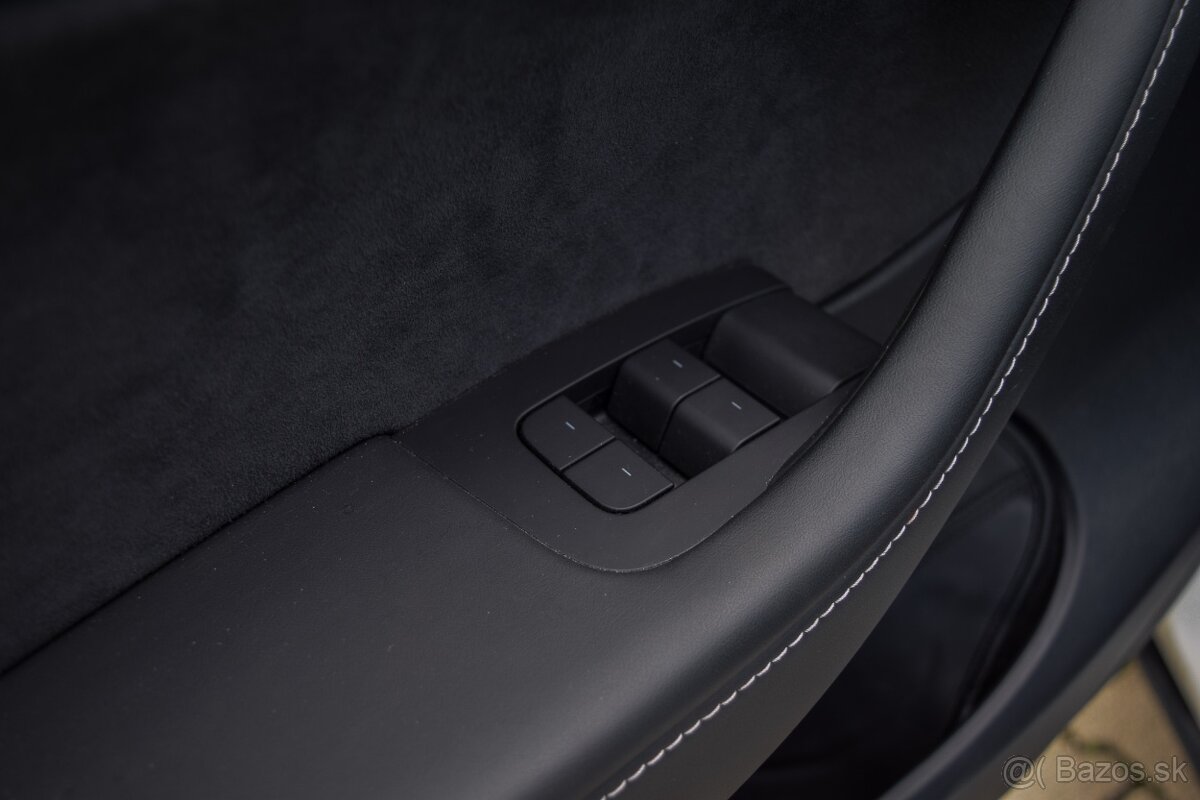 Tesla Model Y Long Range Dual Motor AWD - 8