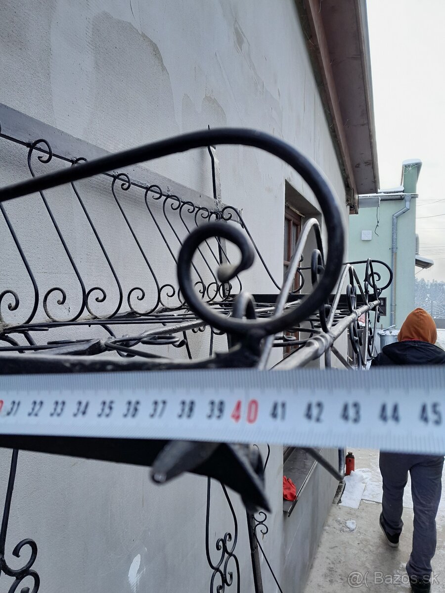 Predám velký kovový vešiak - 8