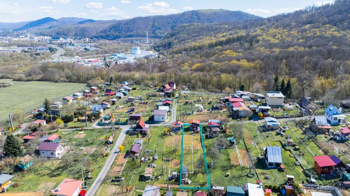 Chatka so záhradou v Záhradkárskej osade Zvolen pod Strážou - 8