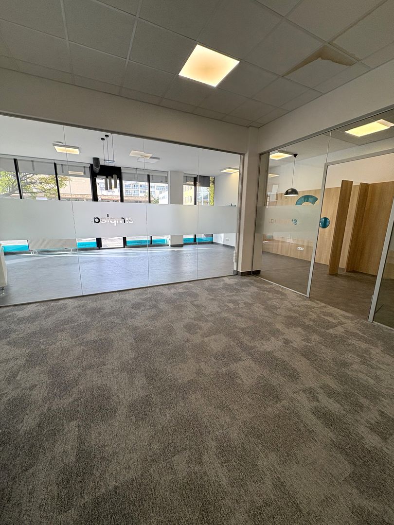 Reprezentatívny obchodný priestor v novostavbe v centre mest - 8