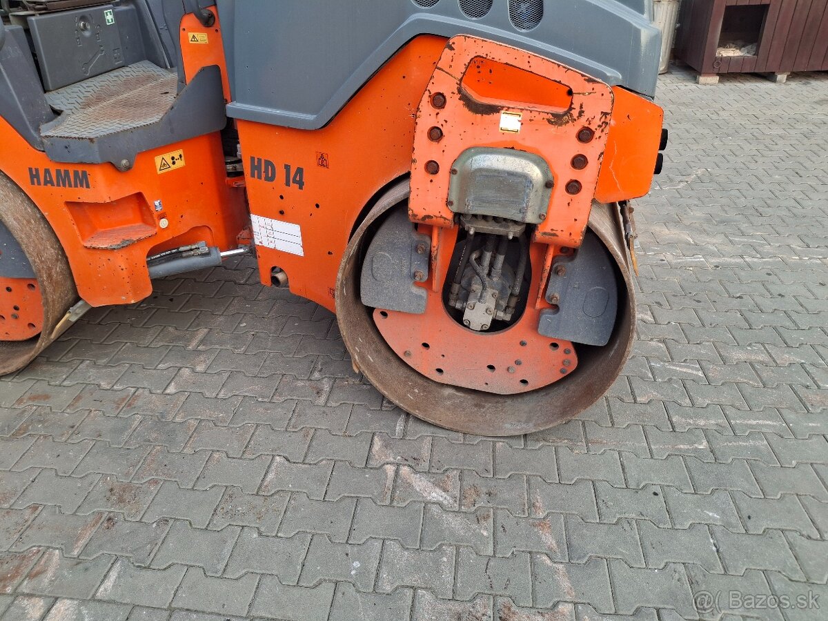Válec Hamm HD 14VV Tandemový - 8