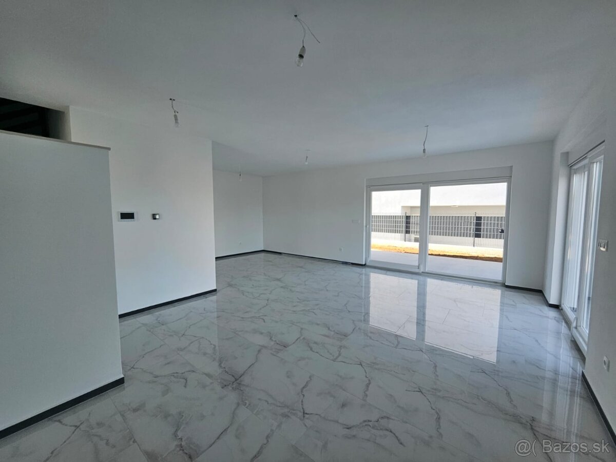 Novostavba RD s bazénom v Chorvátsku. - 8