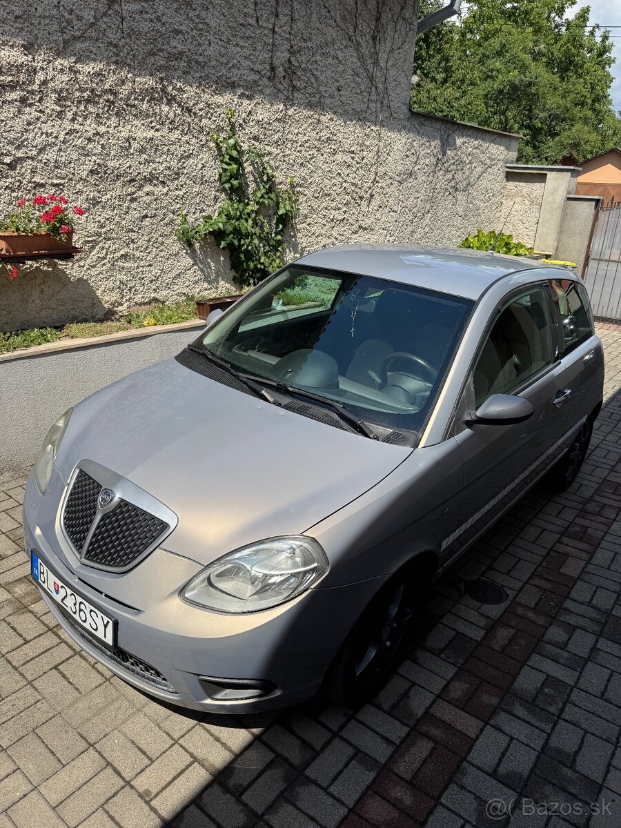 Lancia Y 1.2i R.V.2010 - 8