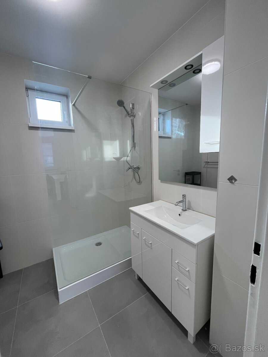 Prenájom – 3 izbový byt v Seredi - 8