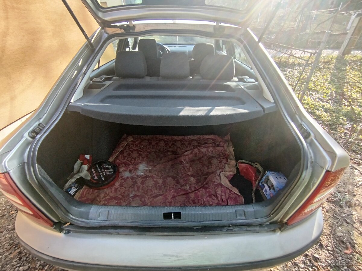 Škoda Octavia 1.6 Benzín - 8