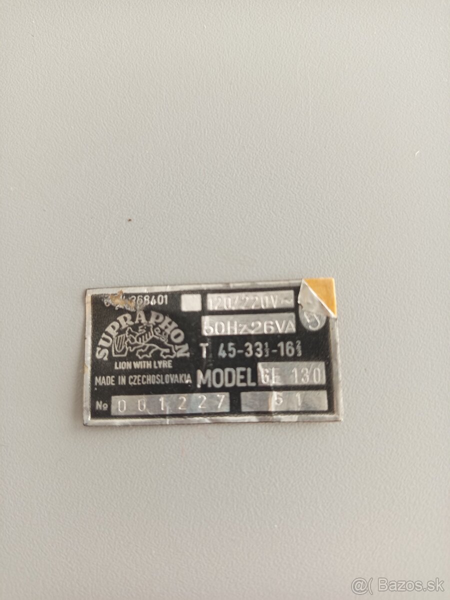 Starý gramofón a platne - 8