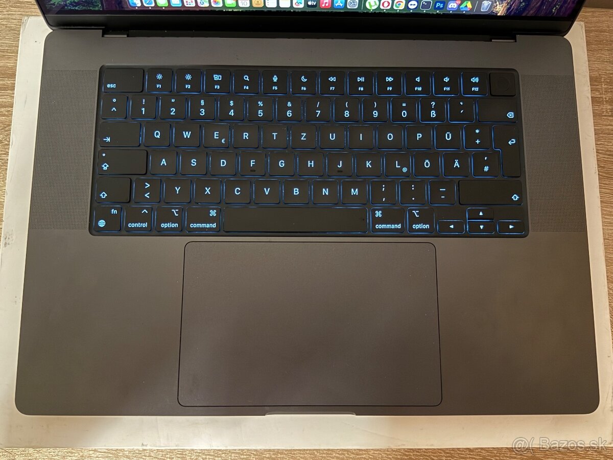 Predám macbook M3 pro MAX 1TB,36RAM,30CPU,14GPU,velkosť 16’ - 8