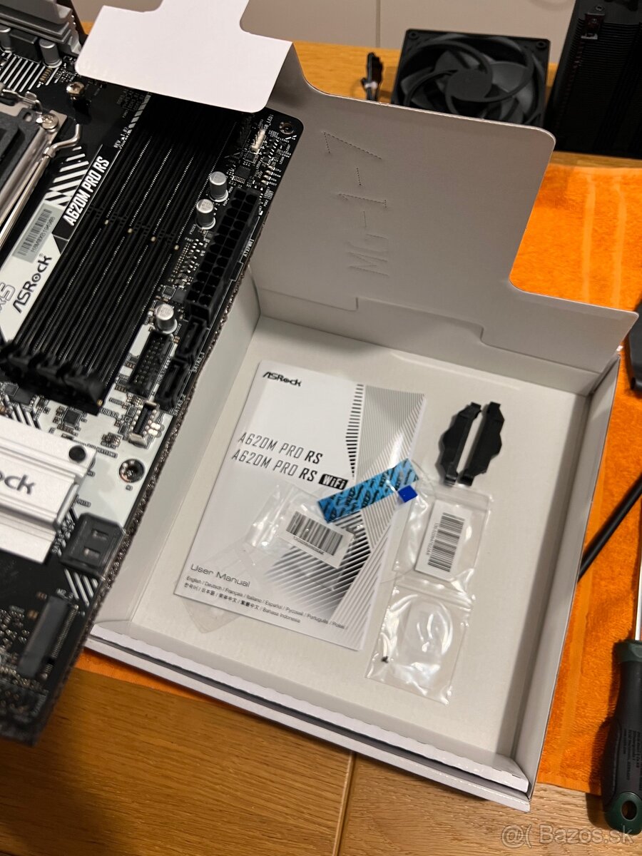 rezervovaná ASROCK AM5 DDR5 3x m.2 mATX A620M PRO RS - 8