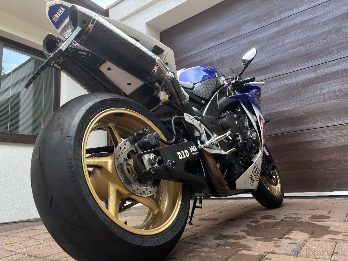 Yamaha YZF-R1 - 8
