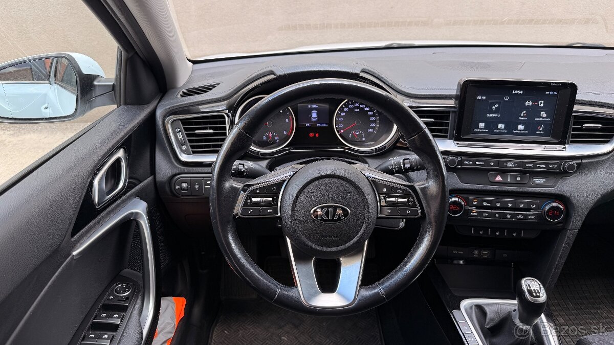 KIA Ceed SW 1.6crdi - 8