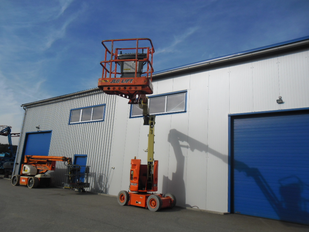 Kĺbová pracovná plošina JLG E300AJP - 8