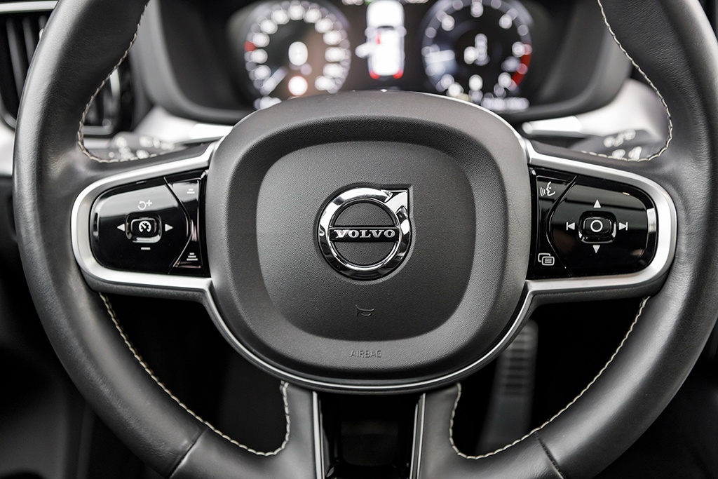 Volvo XC60 2.0 B5 mHEV R-Design AWD AT8 03/2021 - 8