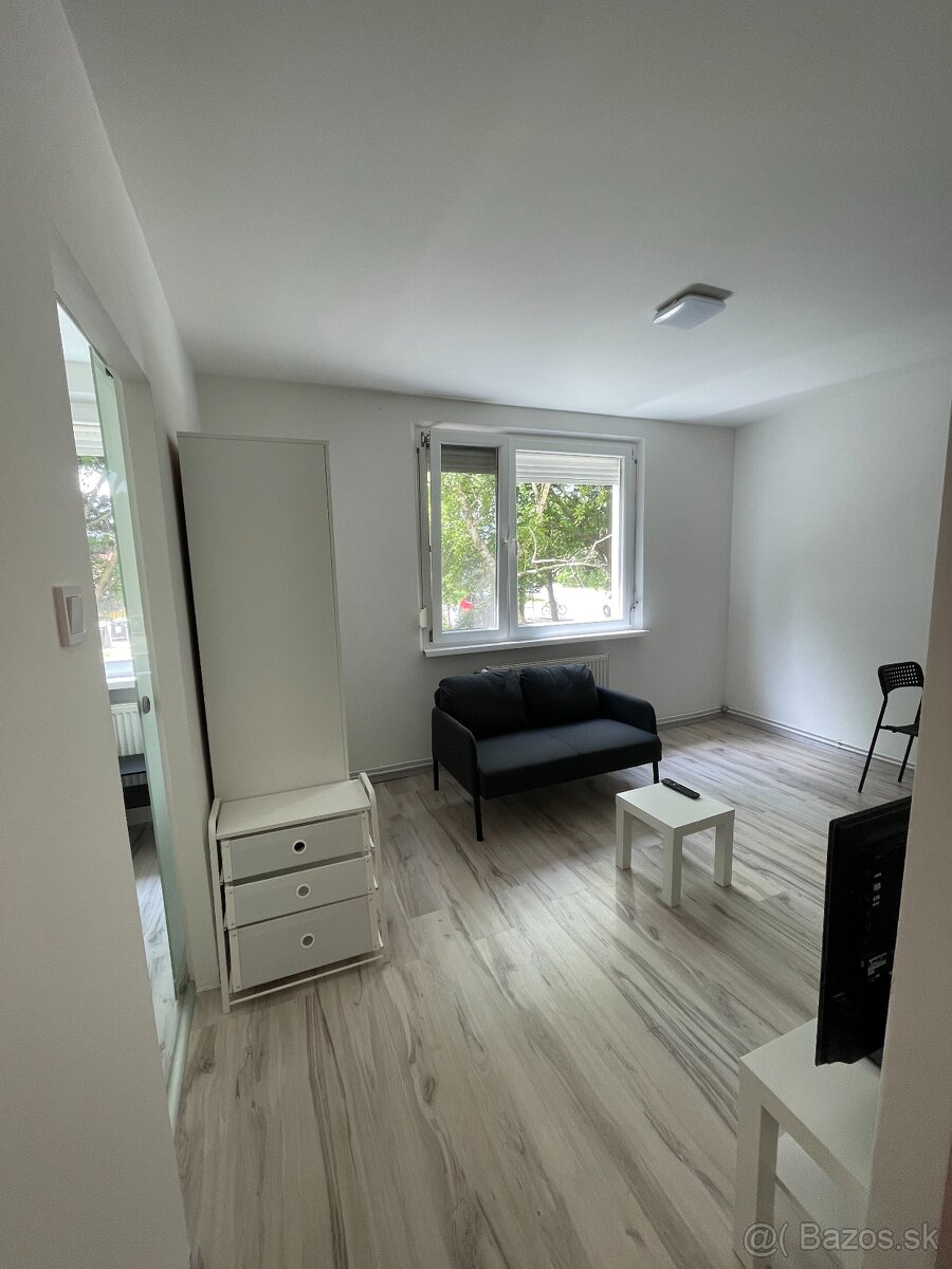 Prenájom 1,5 izbového bytu v centre Dunajskej Stredy - 8