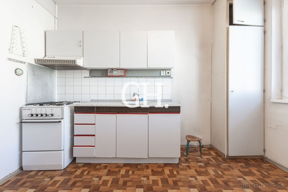 REZERVOVANÉ BERNOLÁKOVA - PRIESTRANNÝ 4 IZBOVÝ BYT V PÔVODNO - 8