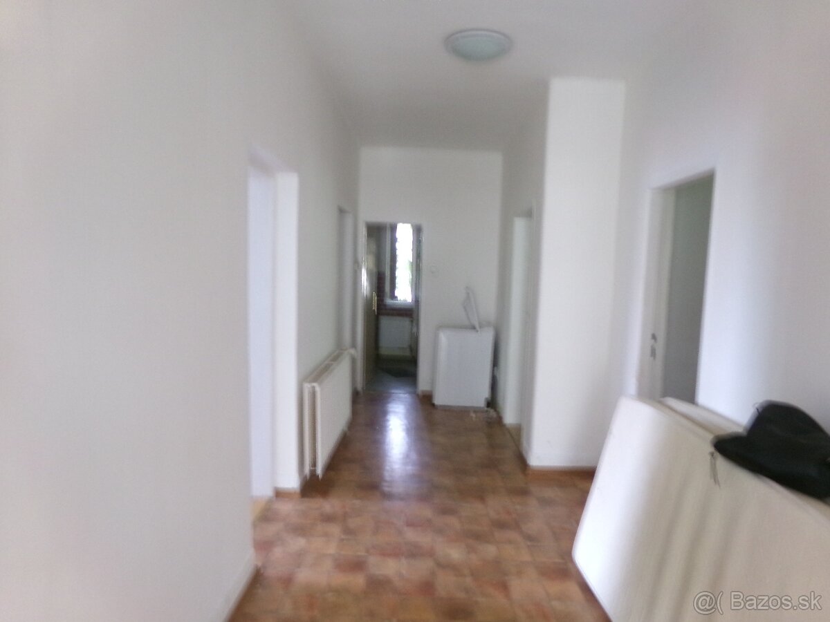 Rodinný dom blízko centra v Zlatých Moravciach - 8