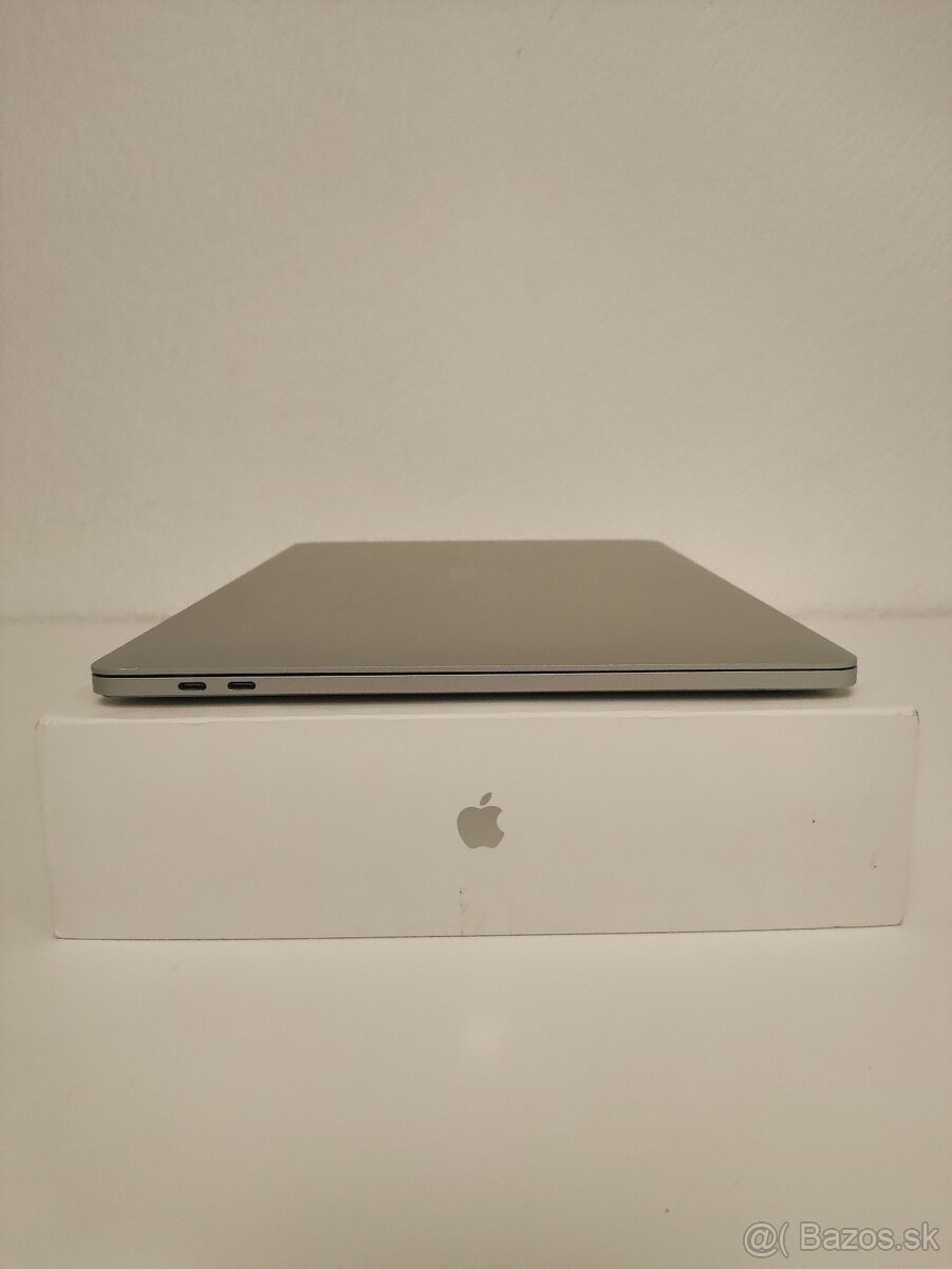 MacBook Pro 15 2016 | i7 • 16GB • 256GB SSD - 8