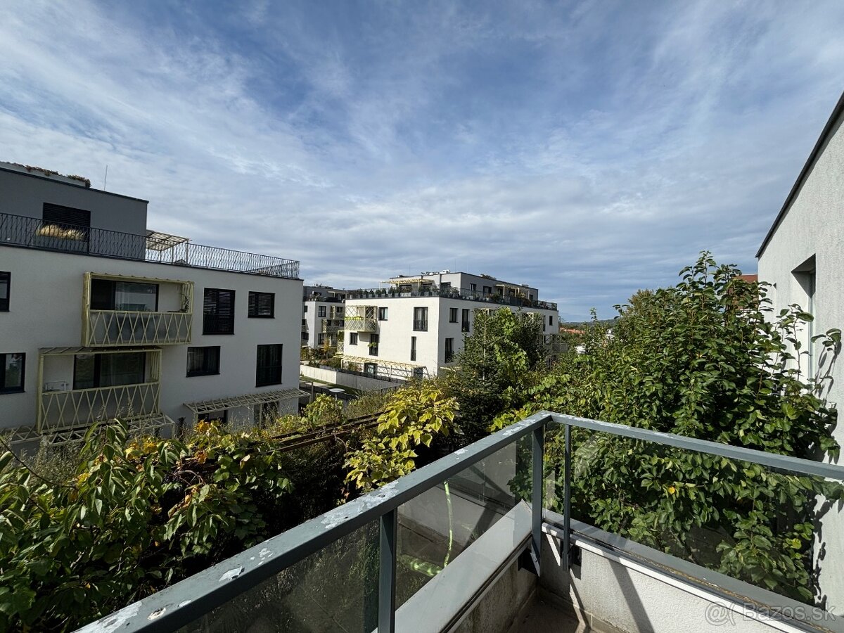 3i. byt 82m, 1x GP, rezidencia KOLÍSKY, ul. Ota Holúska, ZB - 8