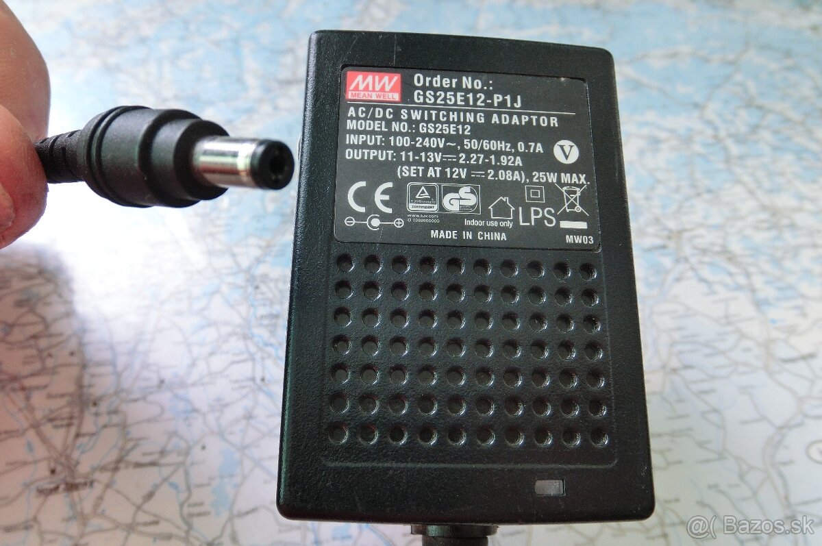 Adaptéry a zdroje . - 8