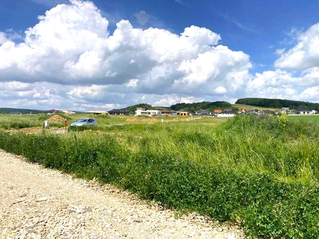 Rovinatý pozemok s prípojkami_1095m2_Svinia nová časť - 8