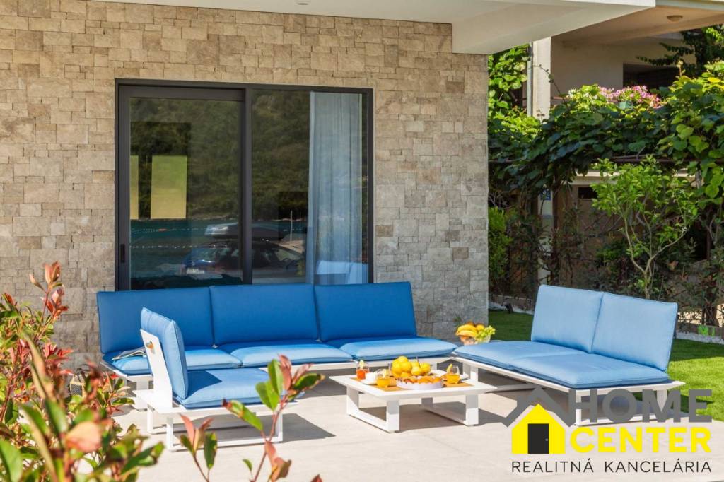 NA PREDAJ novo postavená VILA /200 m2/ pri mori, Rogoznica - 8