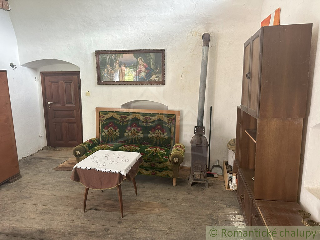 200-ročná kamenná chalupa v horách, obec Lipovec - 8