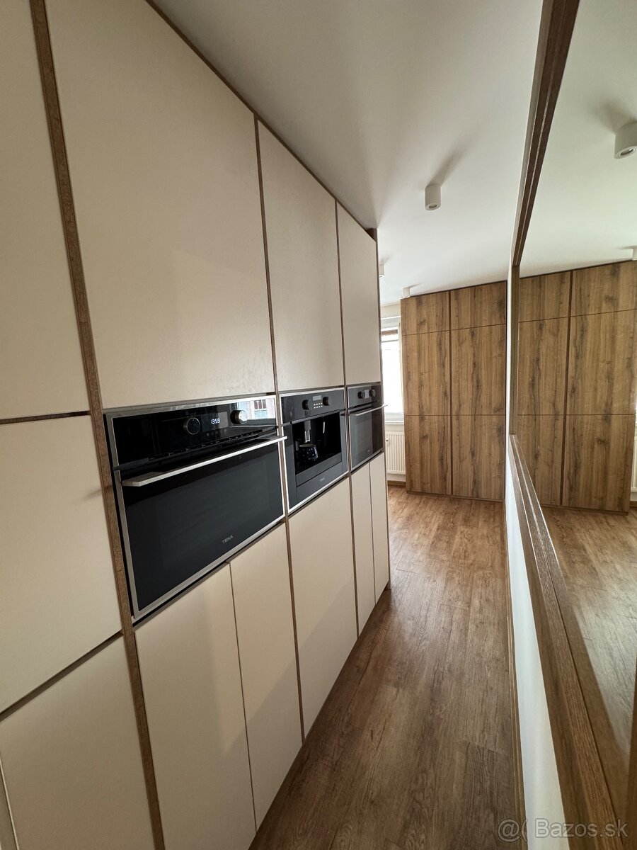Na predaj krásny 3-izbový byt (66 m²) po kompletnej rekonštr - 8