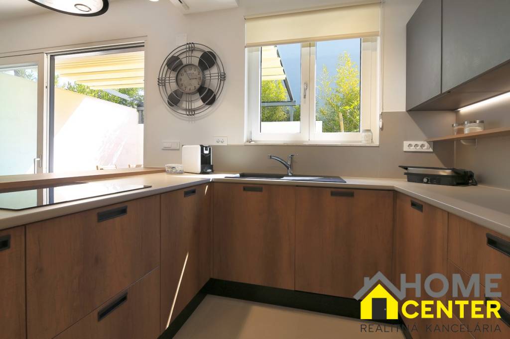 NA PREDAJ moderná vila /251 m²/ v atraktívnej lokalite, ostr - 8