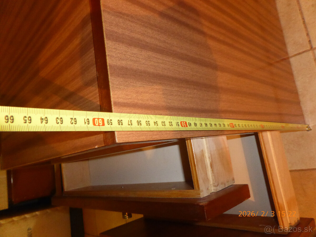 Predám nočný stolík s taburetkou - 8