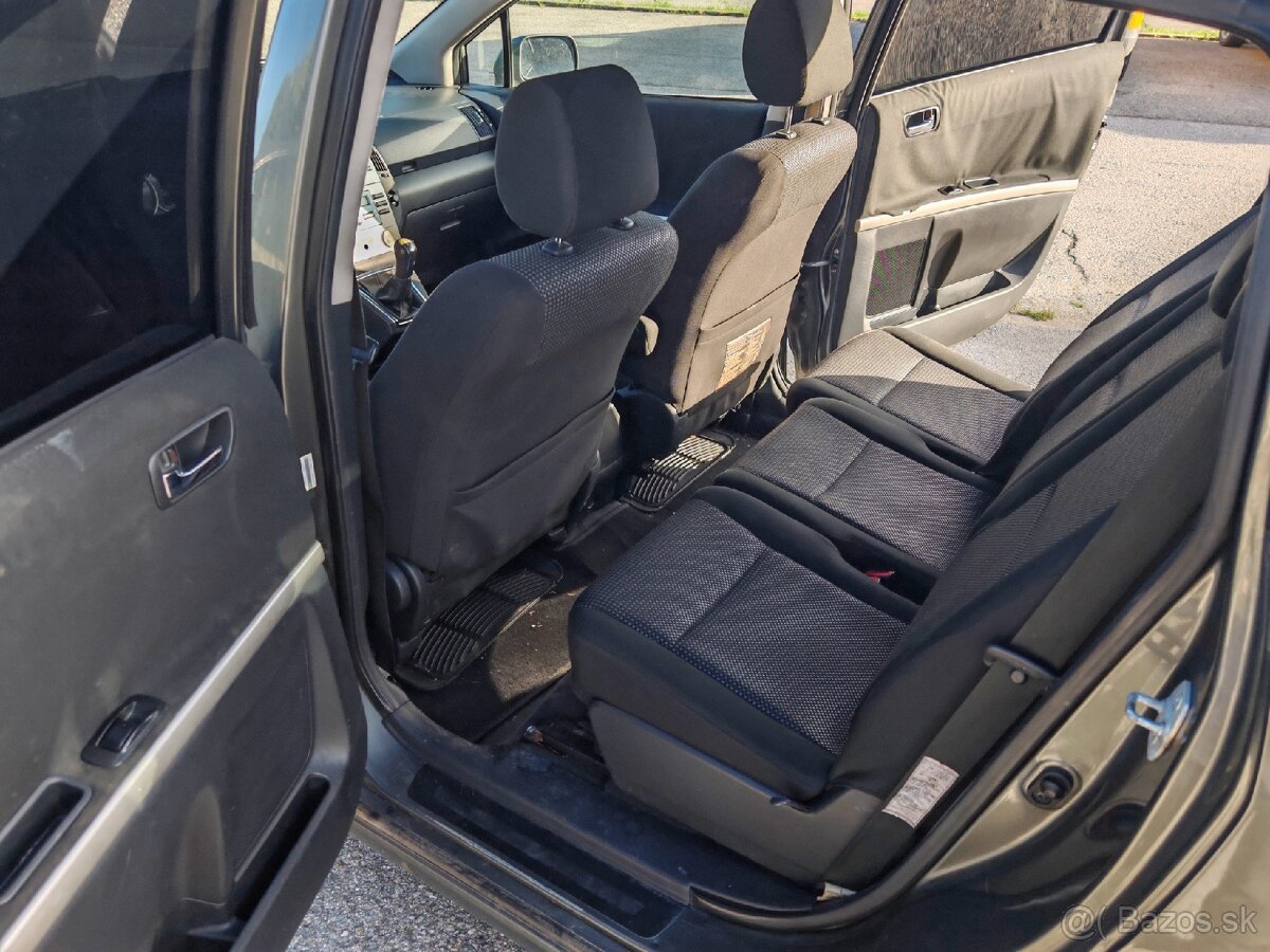 Toyota Corolla Verso - 8