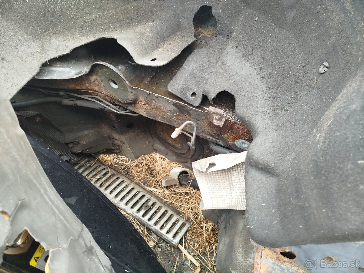 Audi A4 B8 kombi ľavý zadný blatník 100€ - 8