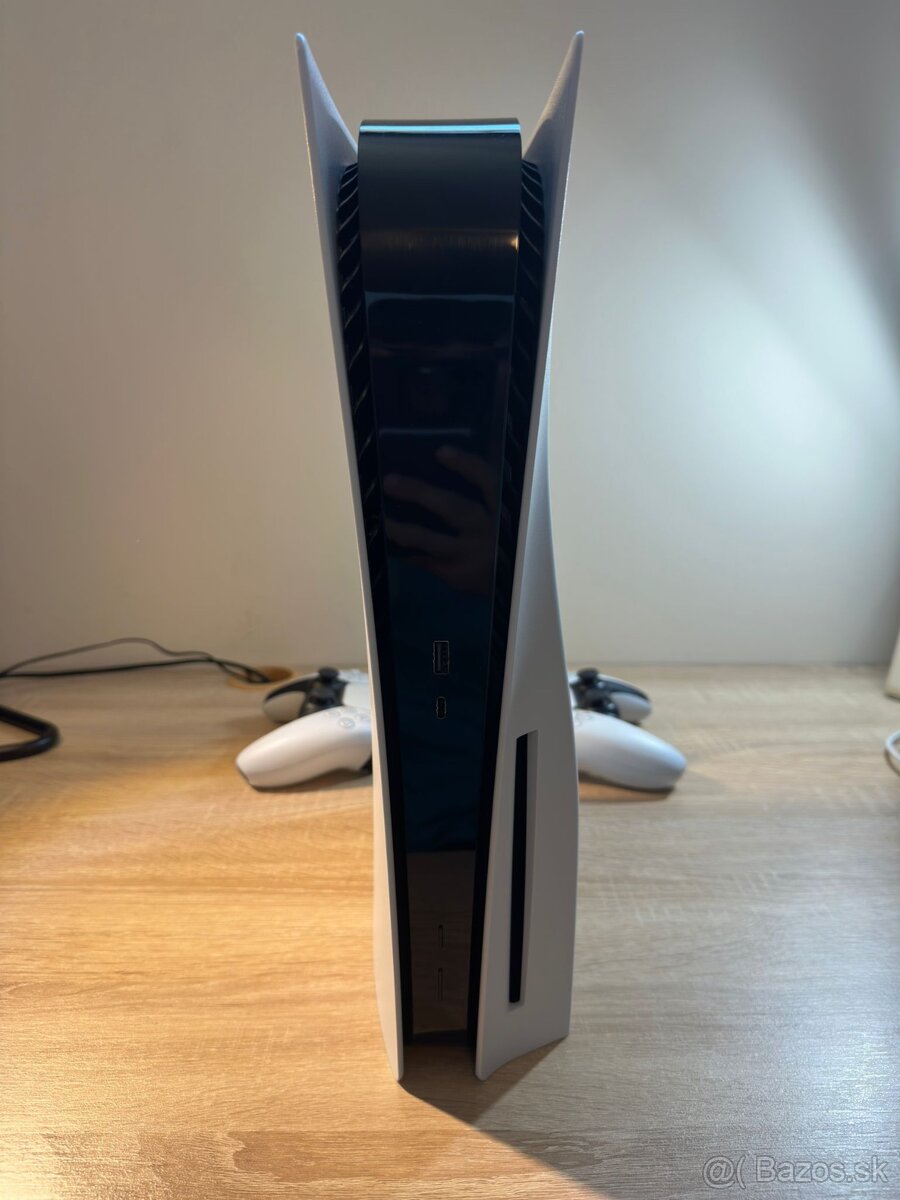 PlayStation 5 Disc Edition + 2× DualSense ovládače - 8