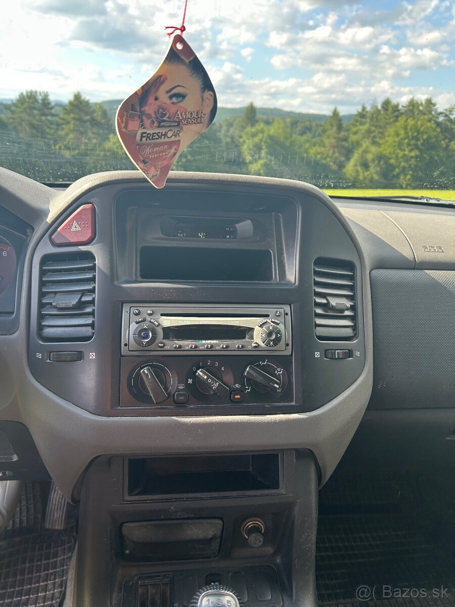 Mitsubishi Pajero 2,5 - 8