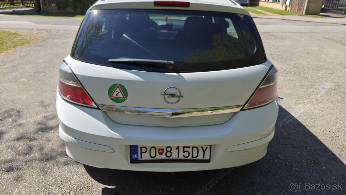 Opel Astra 1.4i Benzín - 8