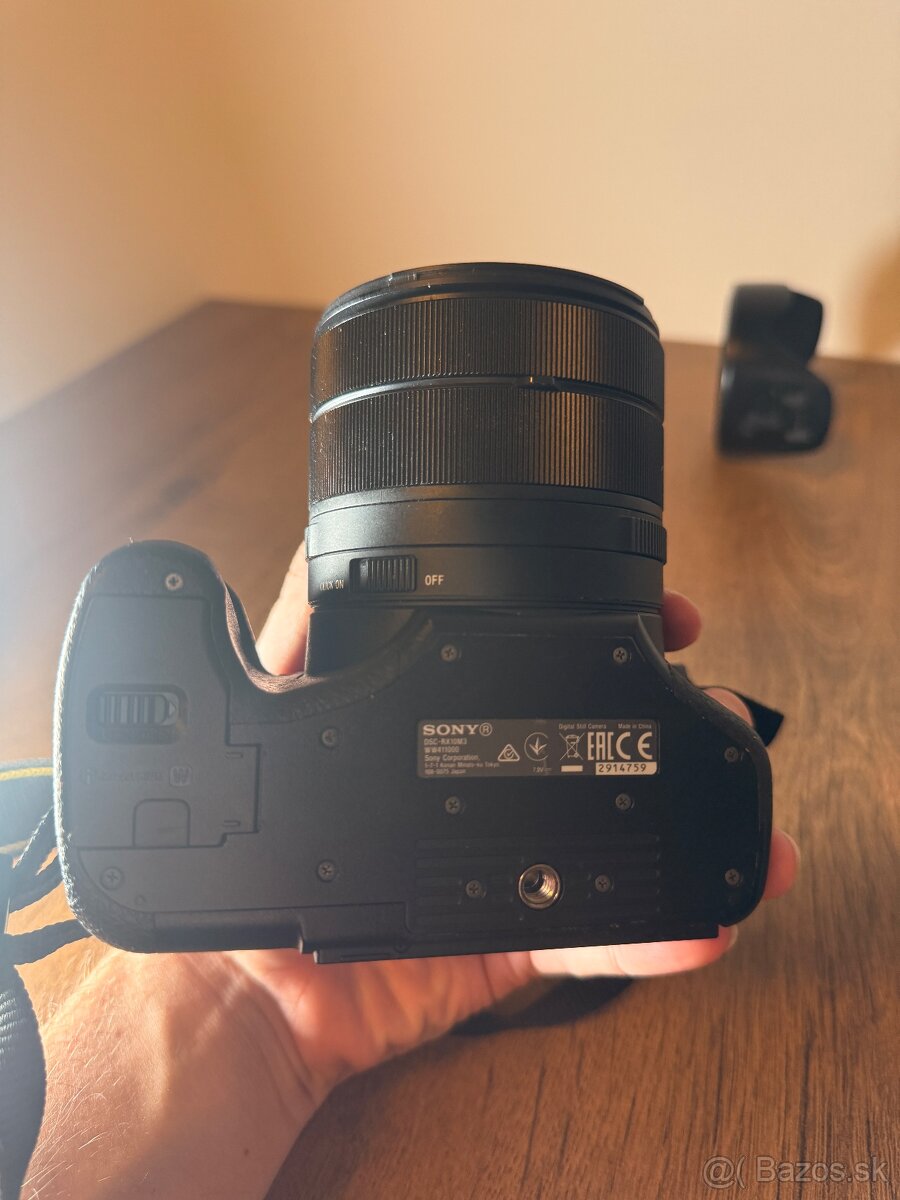 Sony Cyber-shot RX10 Mark III - 8