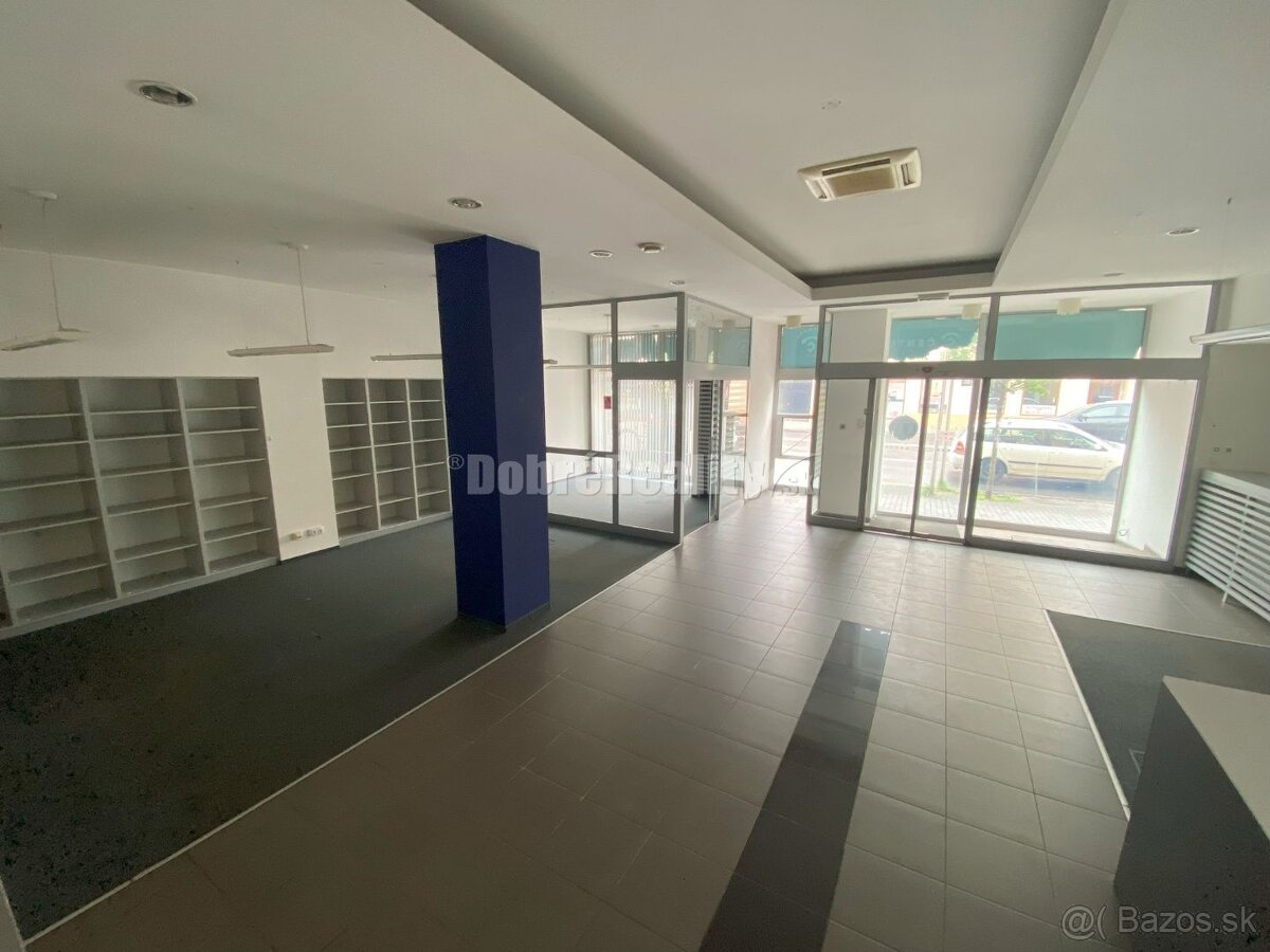 Na predaj pekná komerčná budova v centre mesta Lučenec - 8