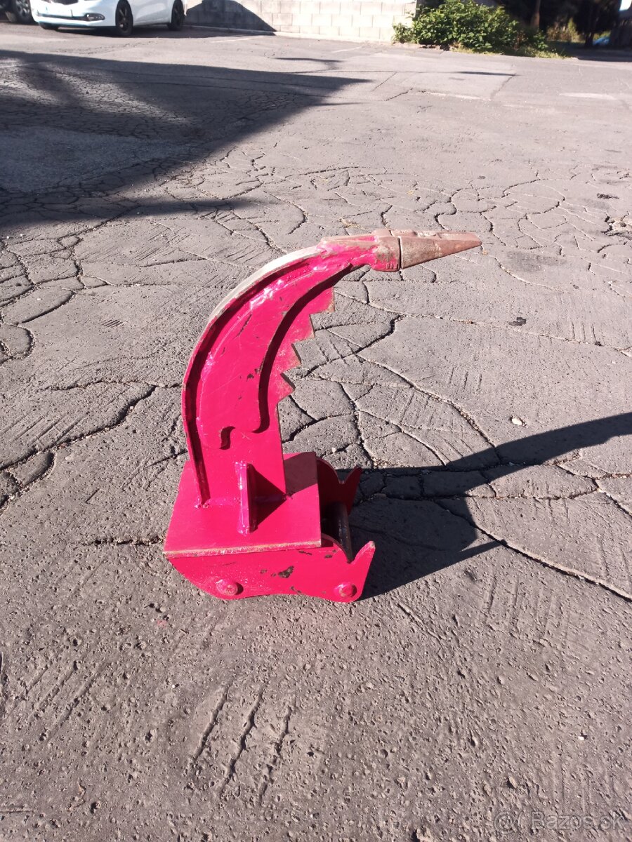 Takeuchi hrable trhací zub ripper - 8