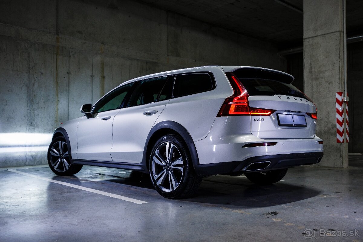 Volvo V60 CC AWD D4 diesel, ťažné, kamera, odpočet DPH - 8