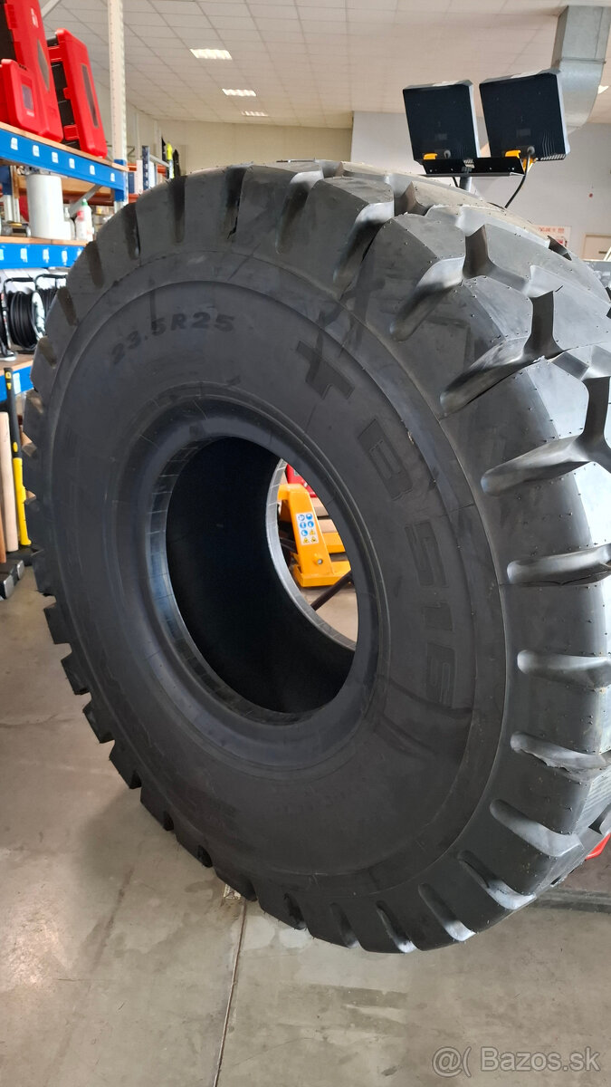 Pneumatiky na traktorbager - 8