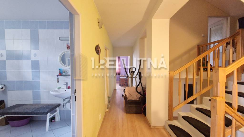 POSCHODOVÝ RODINNÝ DOM V PODKONICIACH, 300M2 - 8