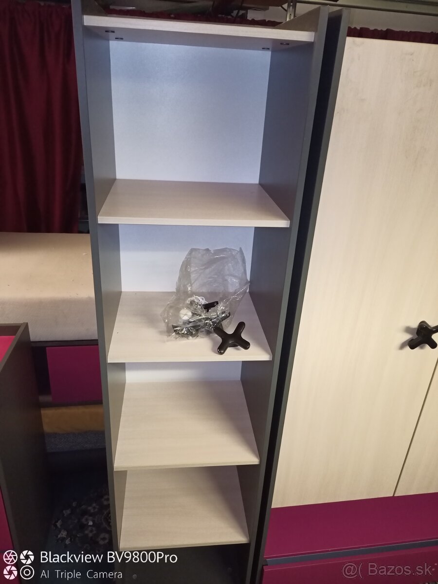 Detský nábytok plus dve postele jedna rozkladacia - 8