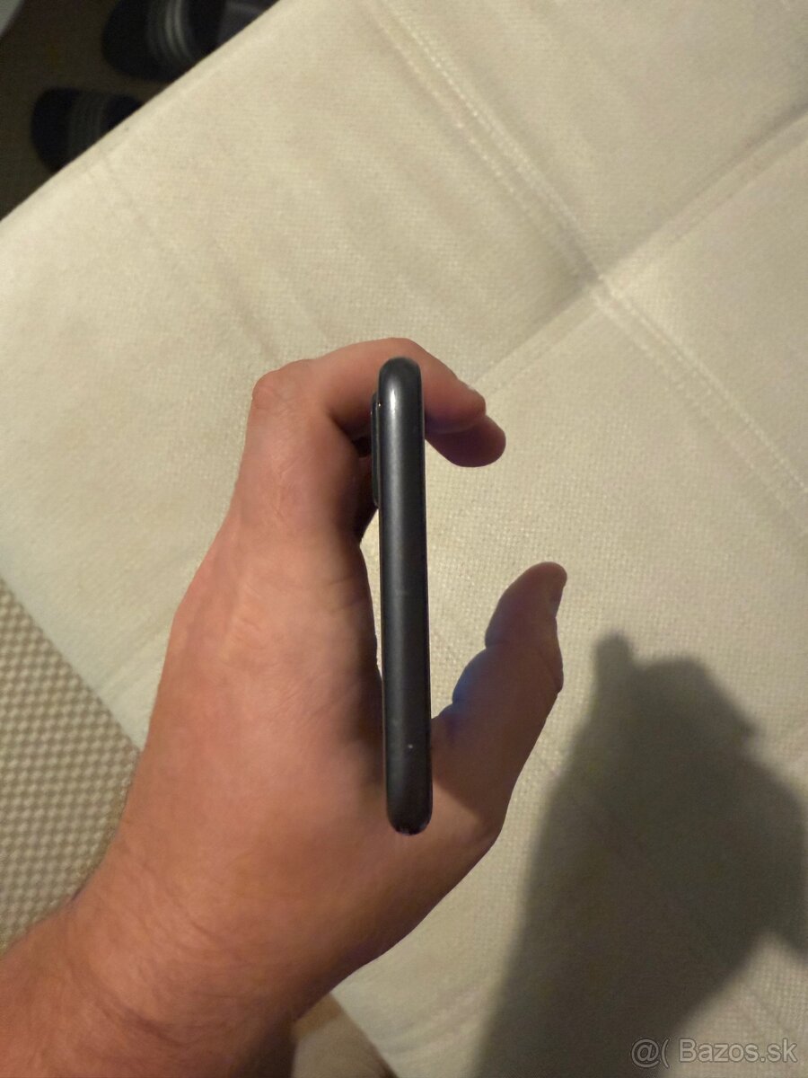 Predám iPhone 8plus 64gb - 8