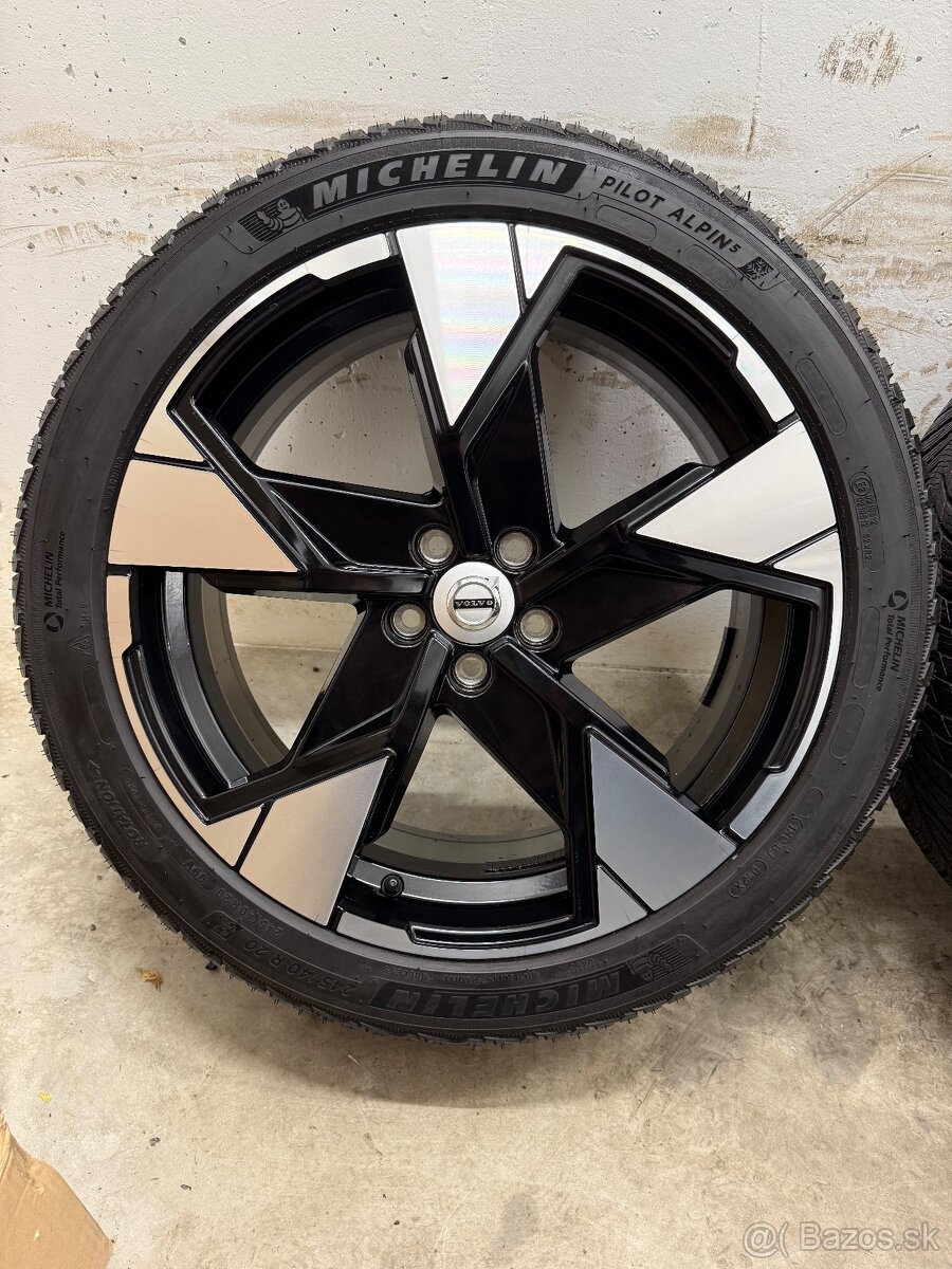 Zimná sada 5x108 R20 , 245/40/20 Volvo EX30 - 8