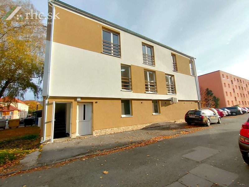 PRENÁJOM PODNIKATEĽSKÝ PRIESTOR NA 1. POSCHODÍ - 8