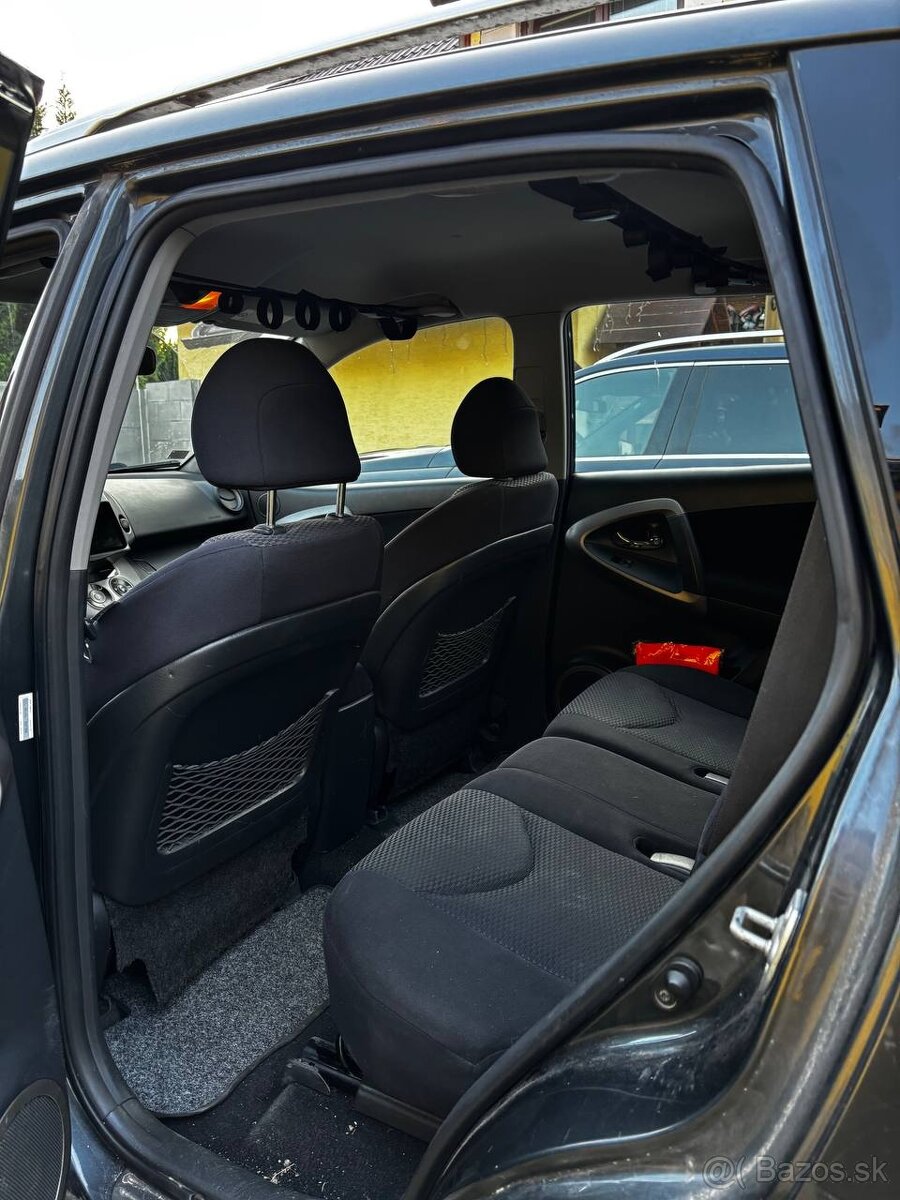 TOYOTA RAV4 2.2 D4-D 4x4 - 8